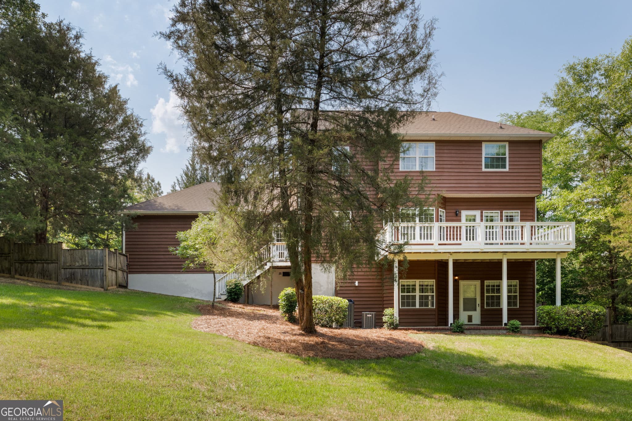 5 bedroom, 3.5 bathroom, 3,233 sq ft single family residence for sale at 2626 Penbrook Lane, Macon, GA 31216 — photo 2