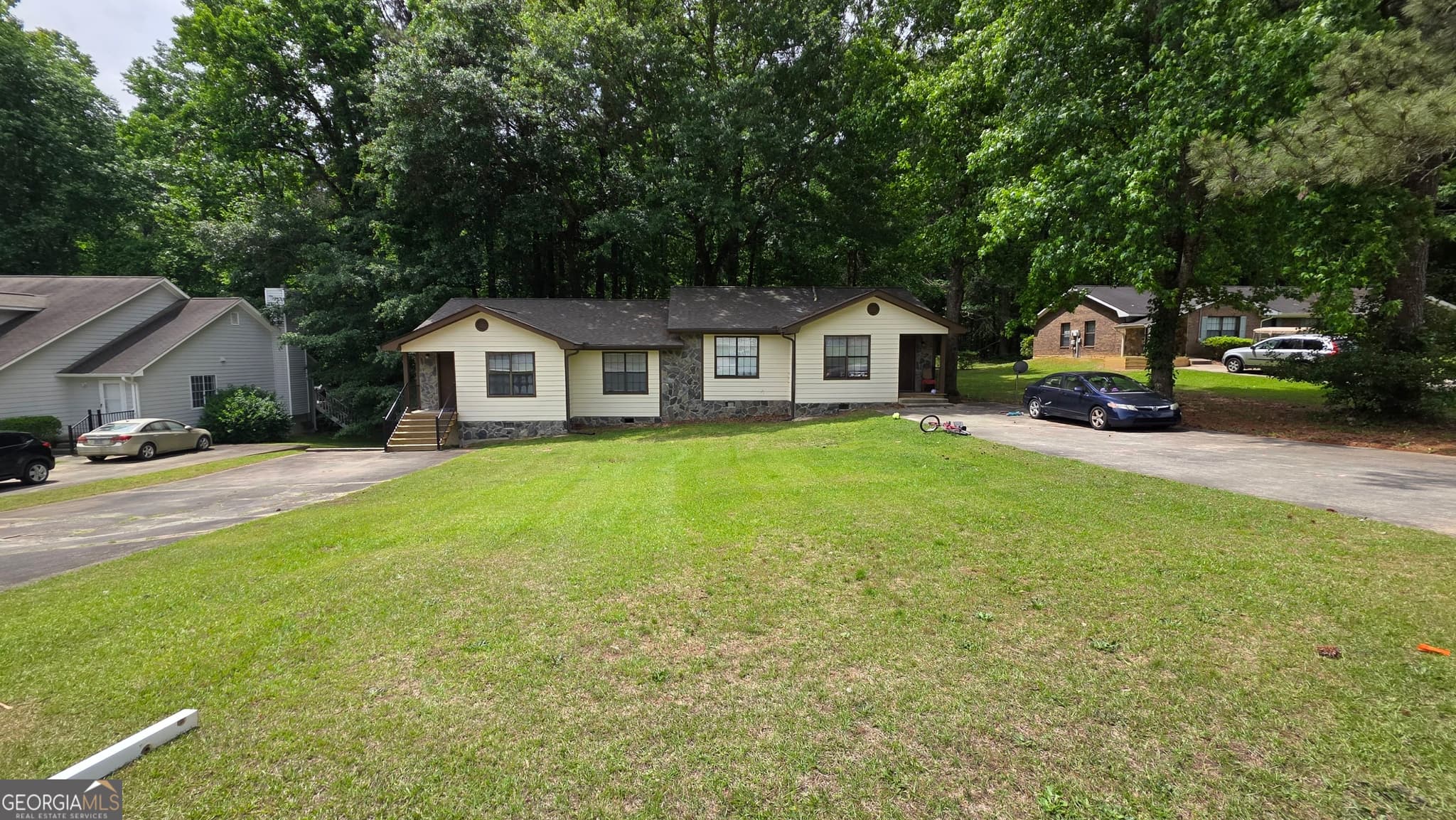 2 bedroom, 1 bathroom, 2,119 sq ft single family residence for sale at 215 Handley Court, Tyrone, GA 30290 — photo 2