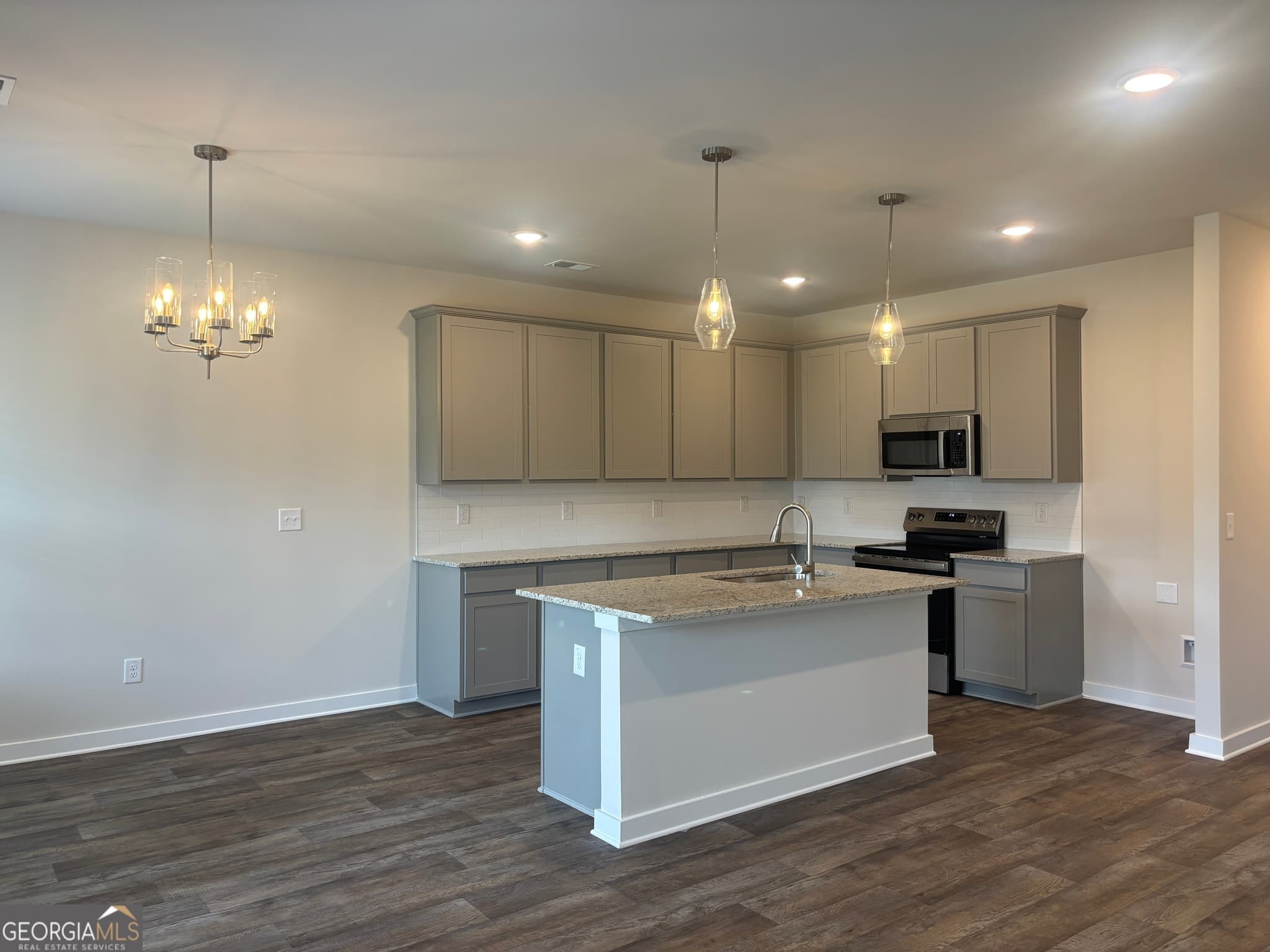 4 bedroom, 2.5 bathroom, 2,007 sq ft single family residence for sale at 502 Headwater Court, Lagrange, GA 30241 — photo 6