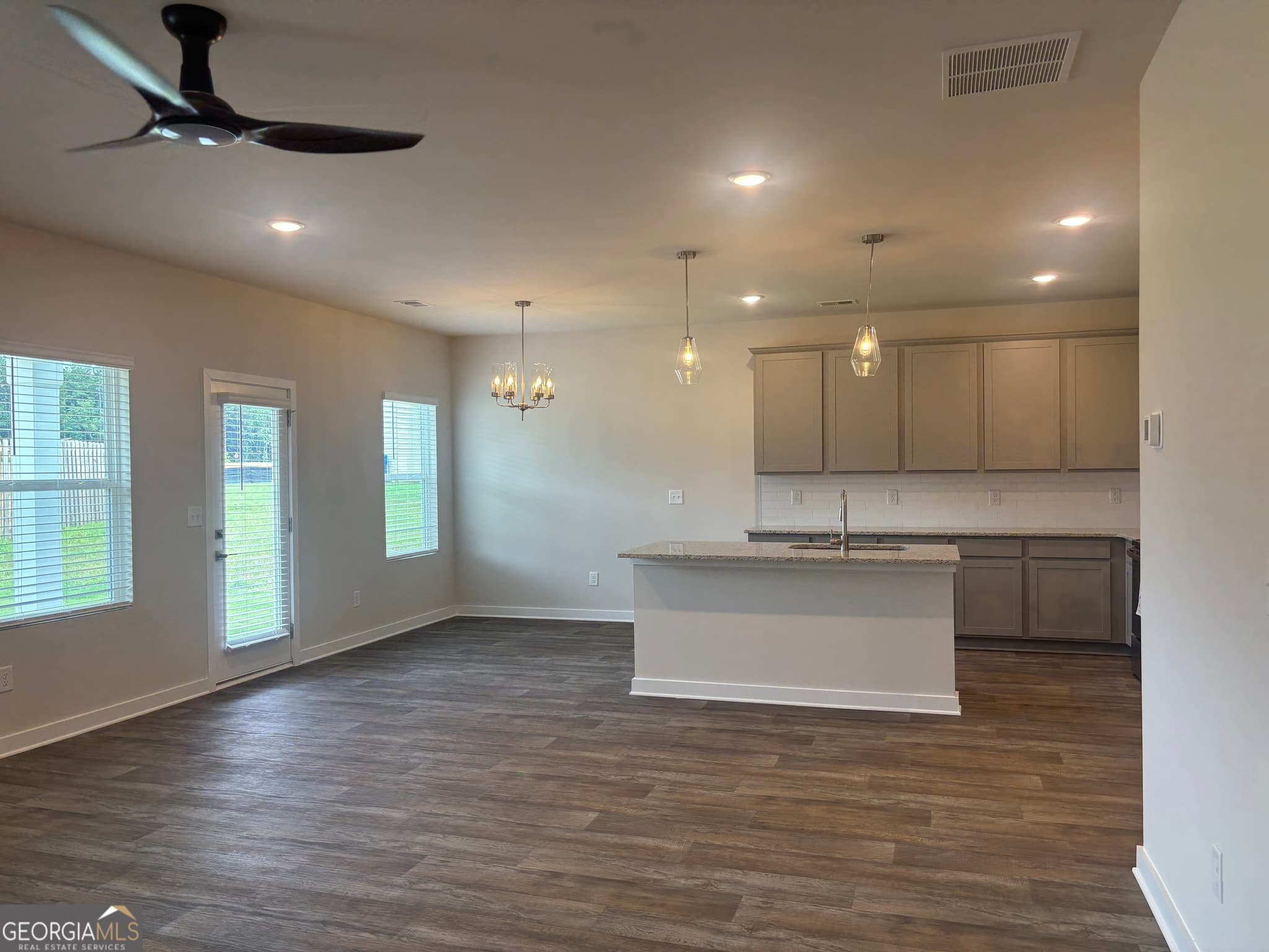 4 bedroom, 2.5 bathroom, 2,007 sq ft single family residence for sale at 502 Headwater Court, Lagrange, GA 30241 — photo 7