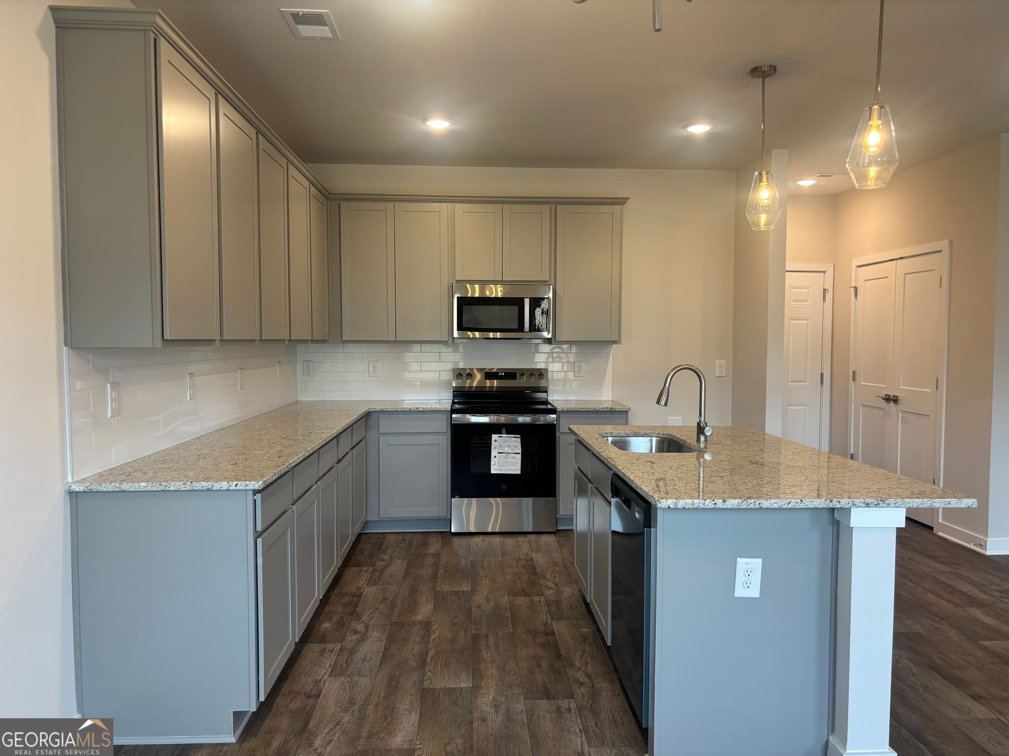 4 bedroom, 2.5 bathroom, 2,007 sq ft single family residence for sale at 502 Headwater Court, Lagrange, GA 30241 — photo 5