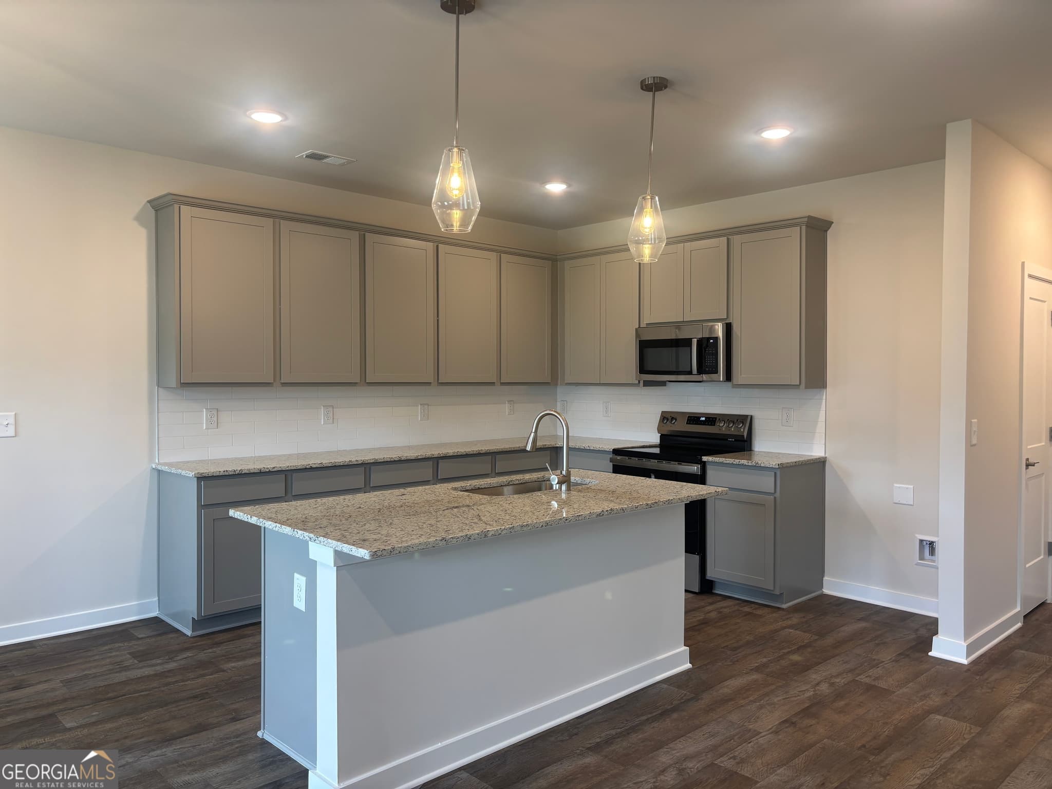 4 bedroom, 2.5 bathroom, 2,007 sq ft single family residence for sale at 502 Headwater Court, Lagrange, GA 30241 — photo 10