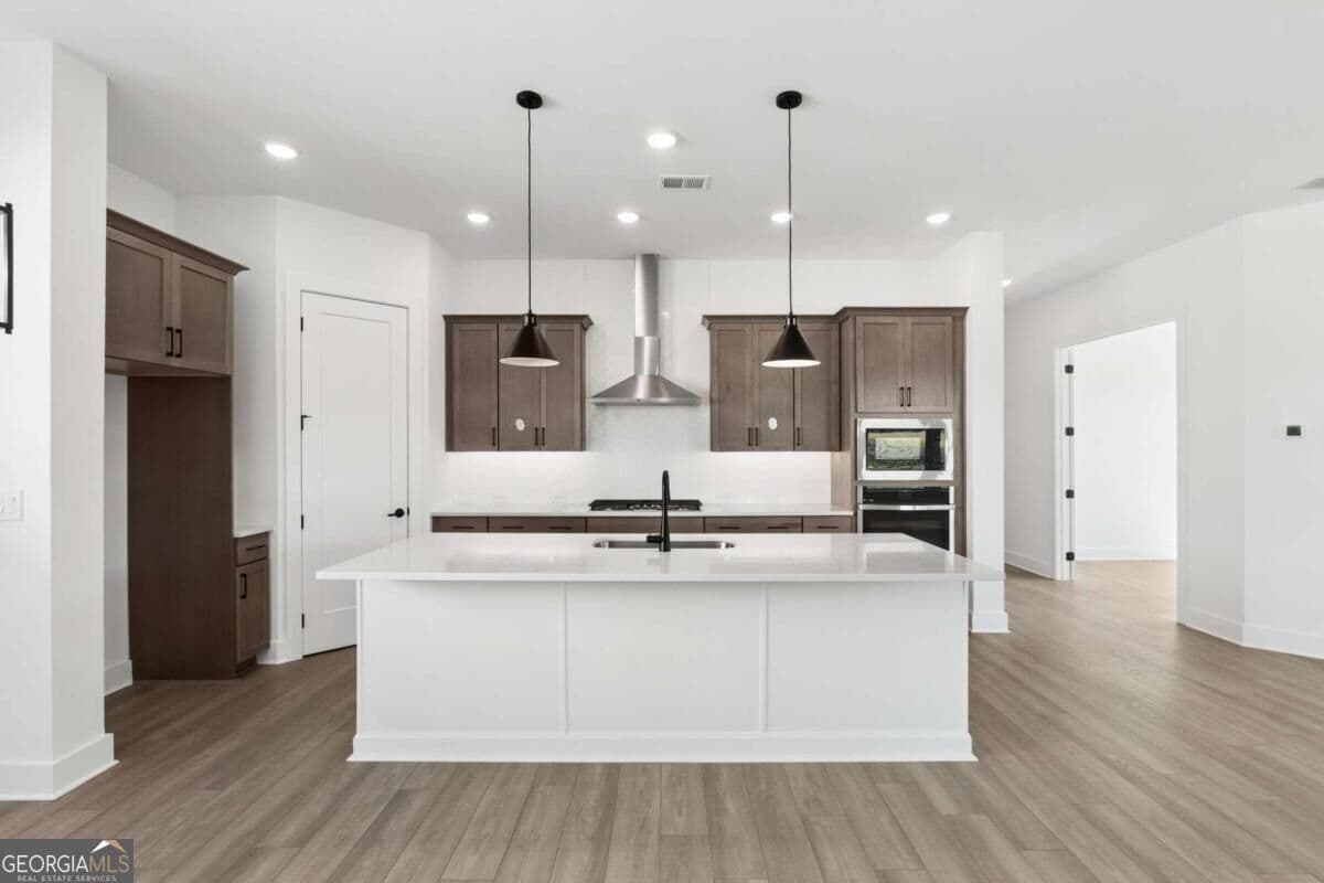 2 bedroom, 2 bathroom, 1,915 sq ft single family residence for sale at 1331 Autumn Lake Drive, Gainesville, GA 30504 — photo 6