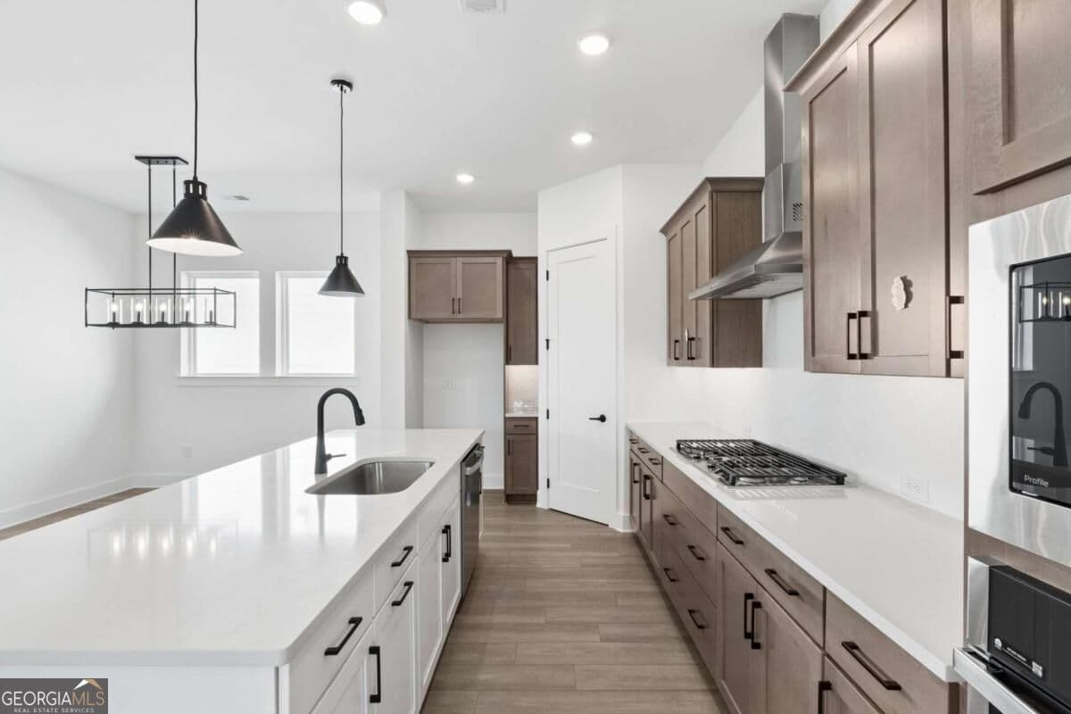 2 bedroom, 2 bathroom, 1,915 sq ft single family residence for sale at 1331 Autumn Lake Drive, Gainesville, GA 30504 — photo 7