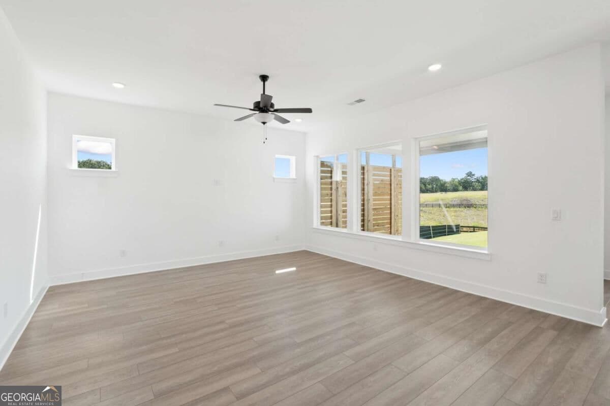 2 bedroom, 2 bathroom, 1,915 sq ft single family residence for sale at 1331 Autumn Lake Drive, Gainesville, GA 30504 — photo 9