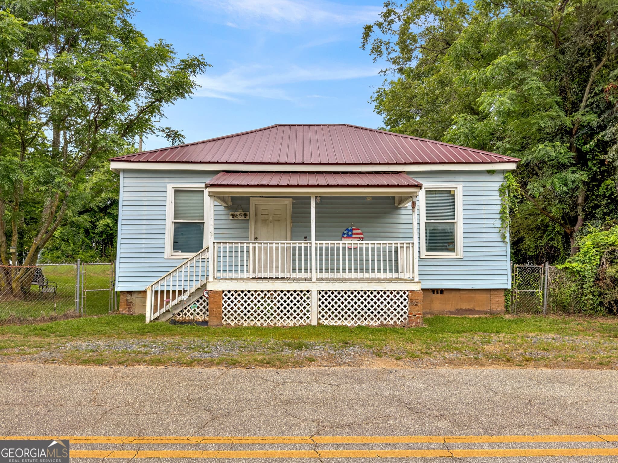 2 bedroom, 1 bathroom, 1,070 sq ft single family residence sold at 69 Stuart Avenue, Forsyth, GA 31029