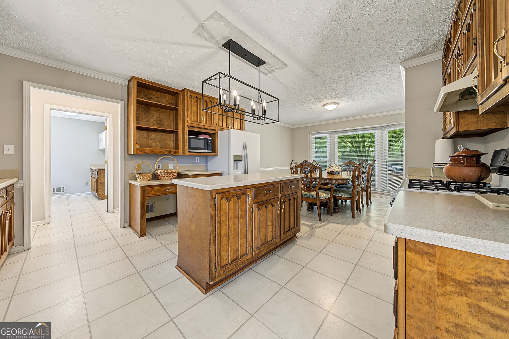 4 bedroom, 3 bathroom, 2,919 sq ft single family residence for sale at 330 Laurelwood Drive, Tyrone, GA 30290 — photo 3