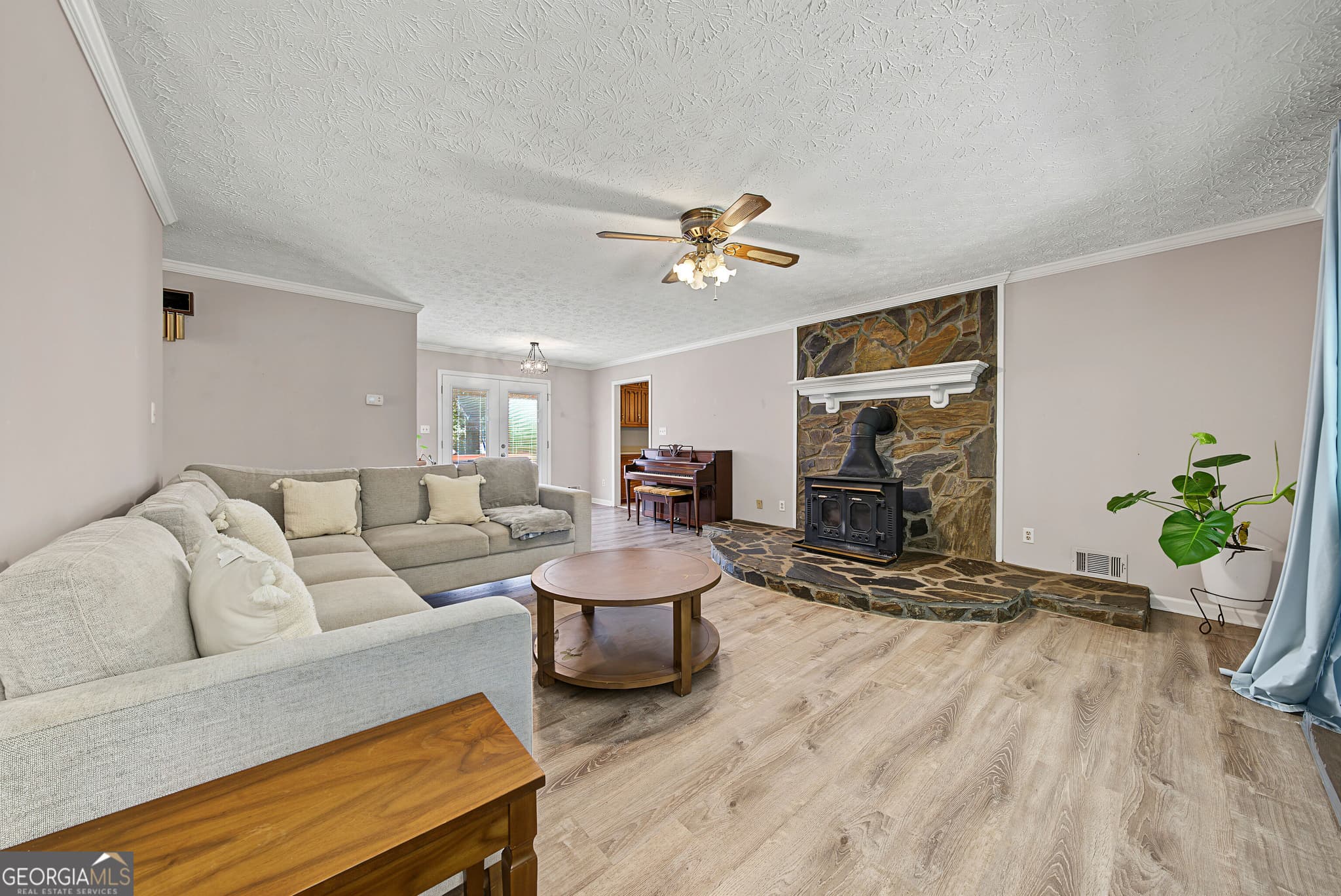 4 bedroom, 3 bathroom, 2,919 sq ft single family residence for sale at 330 Laurelwood Drive, Tyrone, GA 30290 — photo 8