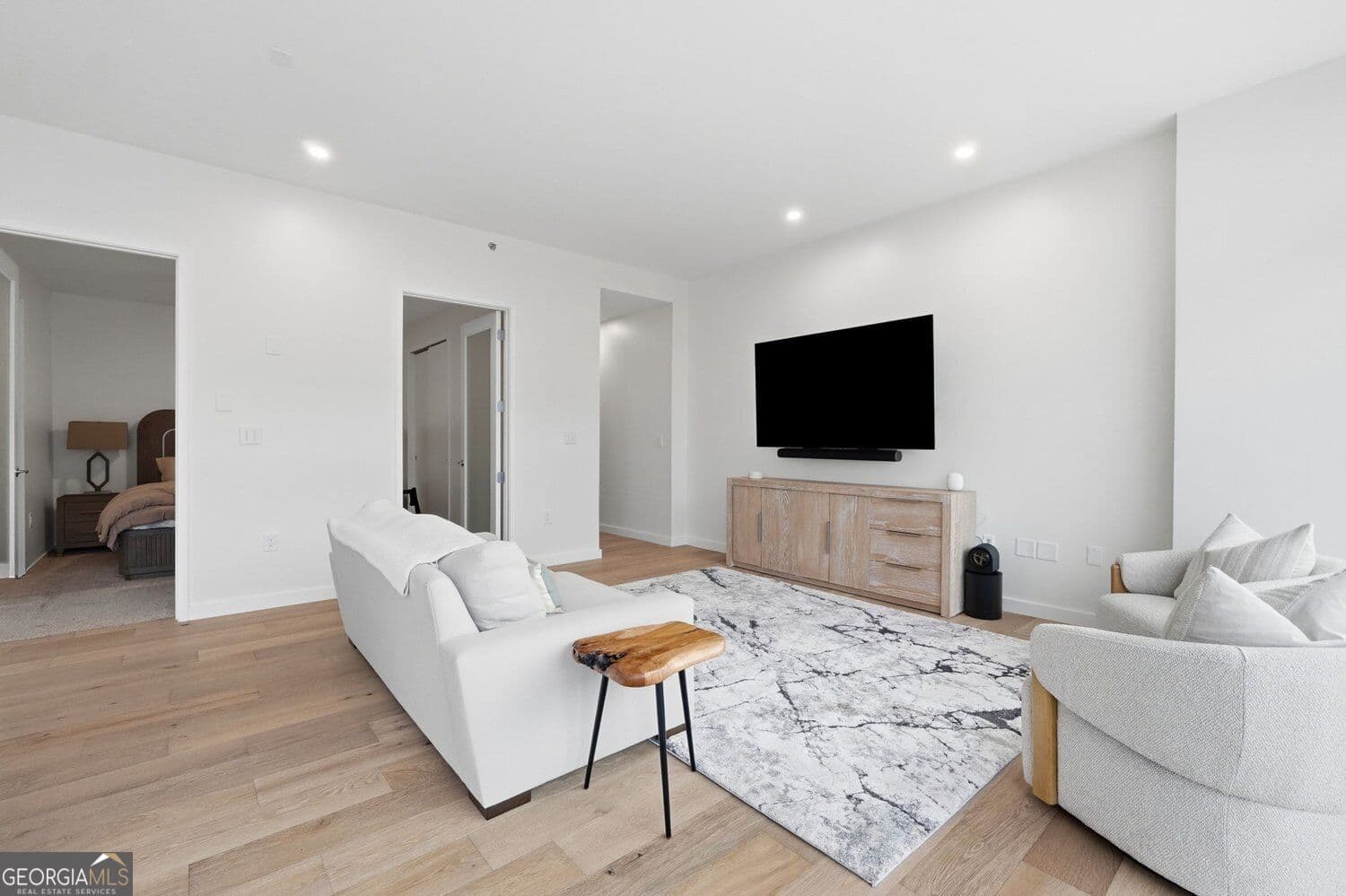 1 bedroom, 1 bathroom, 869 sq ft condominium for sale at 45 Ivan Allen Jr Boulevard 1704, Atlanta, GA 30308 — photo 7