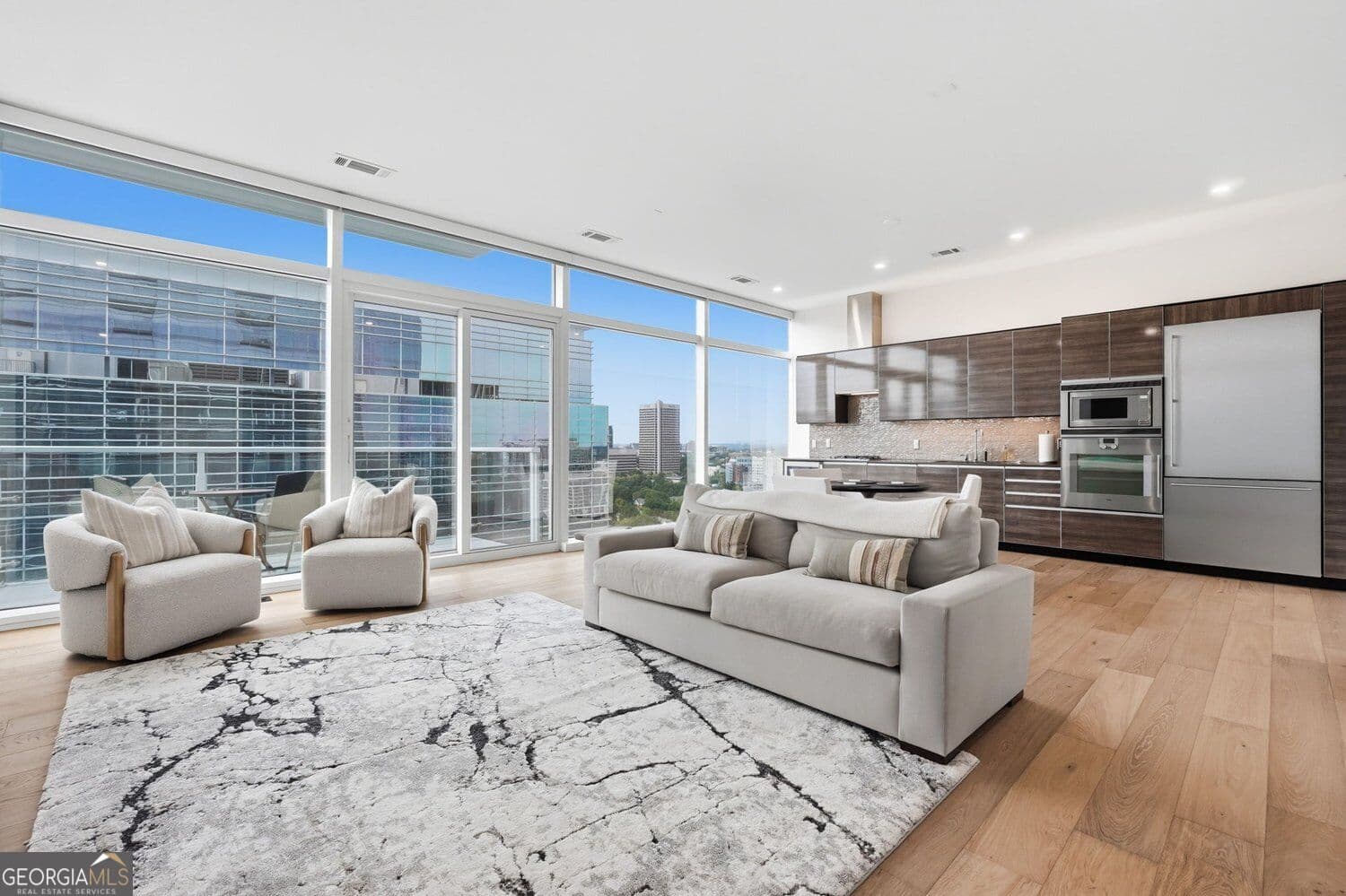 1 bedroom, 1 bathroom, 869 sq ft condominium for sale at 45 Ivan Allen Jr Boulevard 1704, Atlanta, GA 30308 — photo 1 of 32