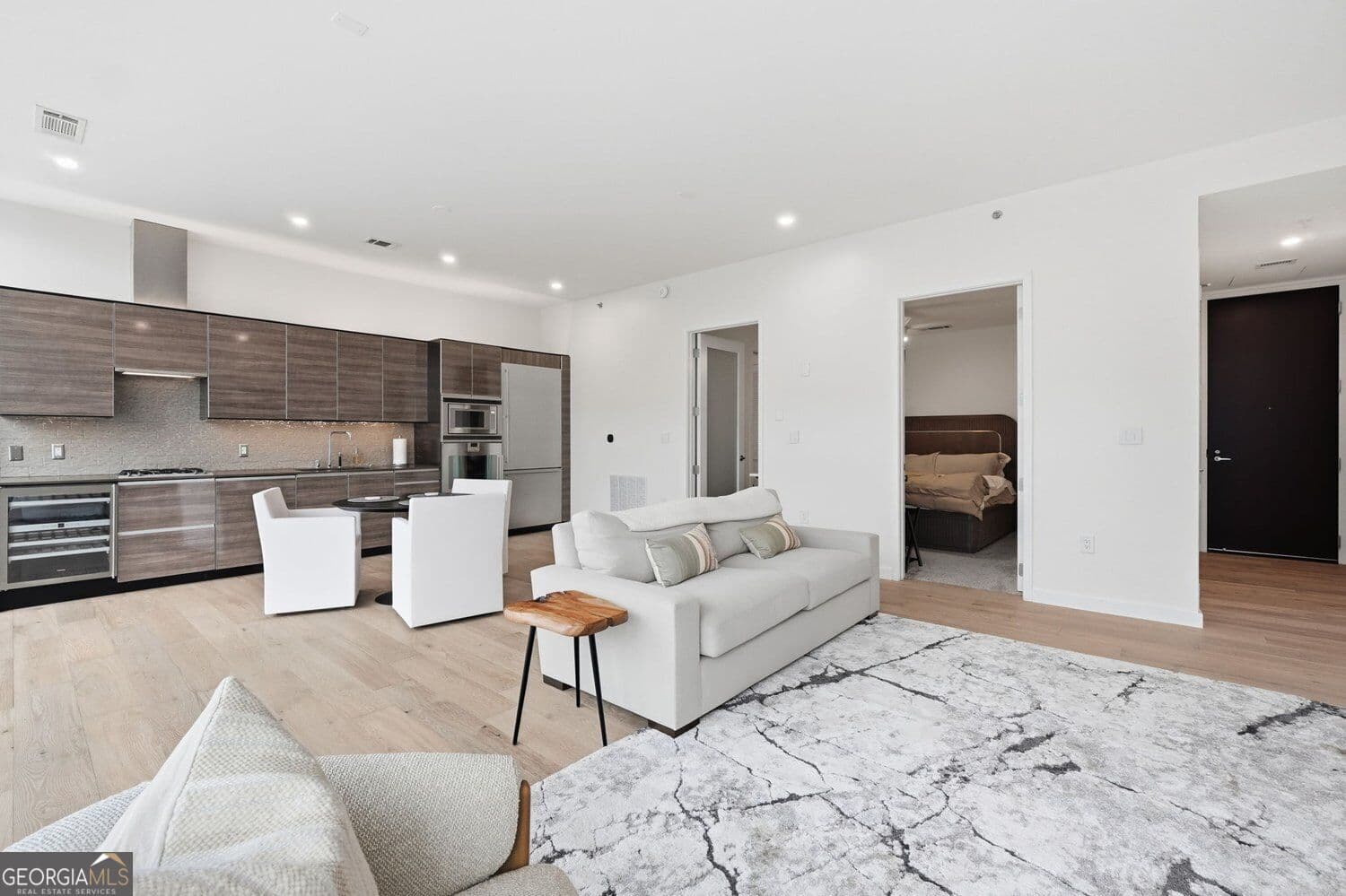 1 bedroom, 1 bathroom, 869 sq ft condominium for sale at 45 Ivan Allen Jr Boulevard 1704, Atlanta, GA 30308 — photo 9