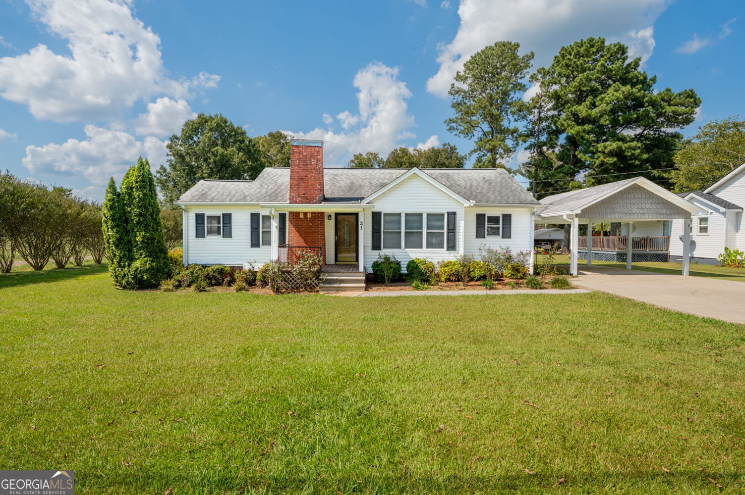 2 bedroom, 1 bathroom, 1,332 sq ft single family residence for sale at 21 Dickeyville Road, Trion, GA 30753