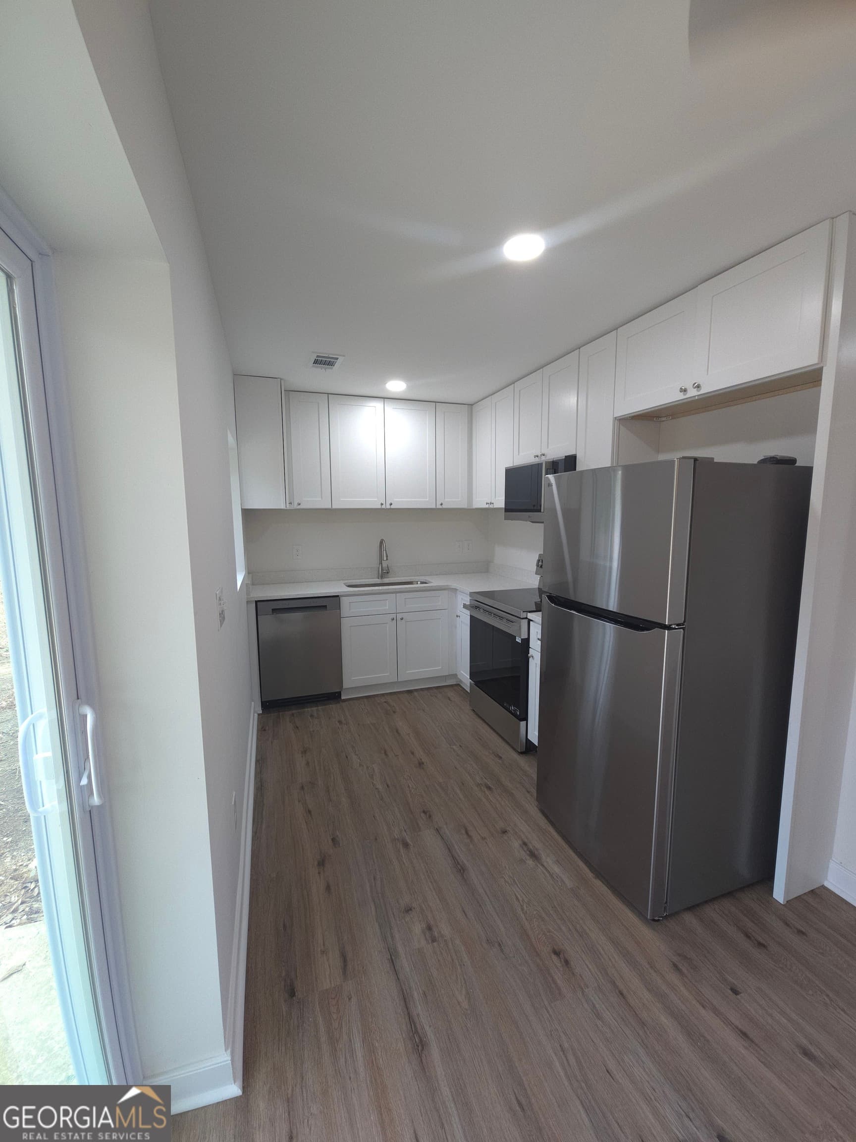 3 bedroom, 1.5 bathroom, 1,240 sq ft single family residence for sale at 4370 Ashland Drive, Macon, GA 31206 — photo 7