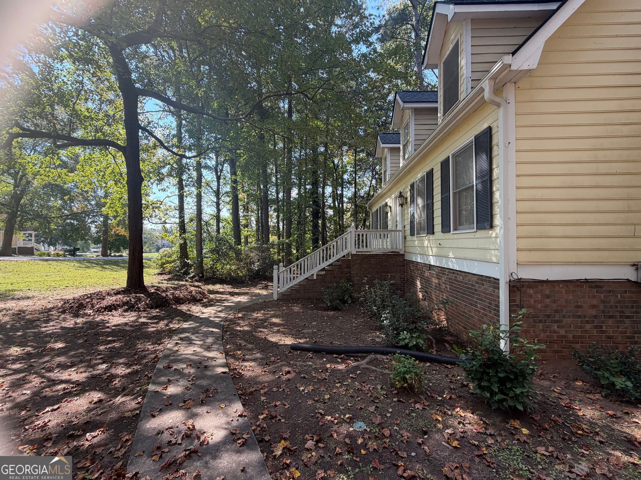 3 bedroom, 2.5 bathroom, 2,676 sq ft single family residence for sale at 105 Northlake Dr, Carrollton, GA 30117 — photo 3