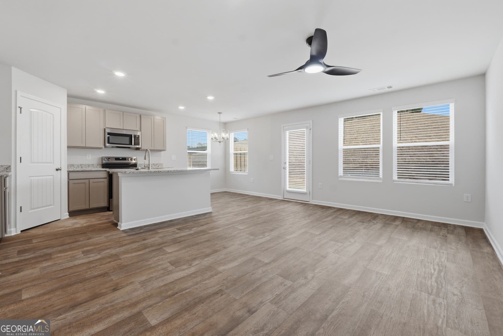 3 bedroom, 2.5 bathroom, 1,579 sq ft townhouse for sale at 228 Norchester Avenue, Hogansville, GA 30230 — photo 7