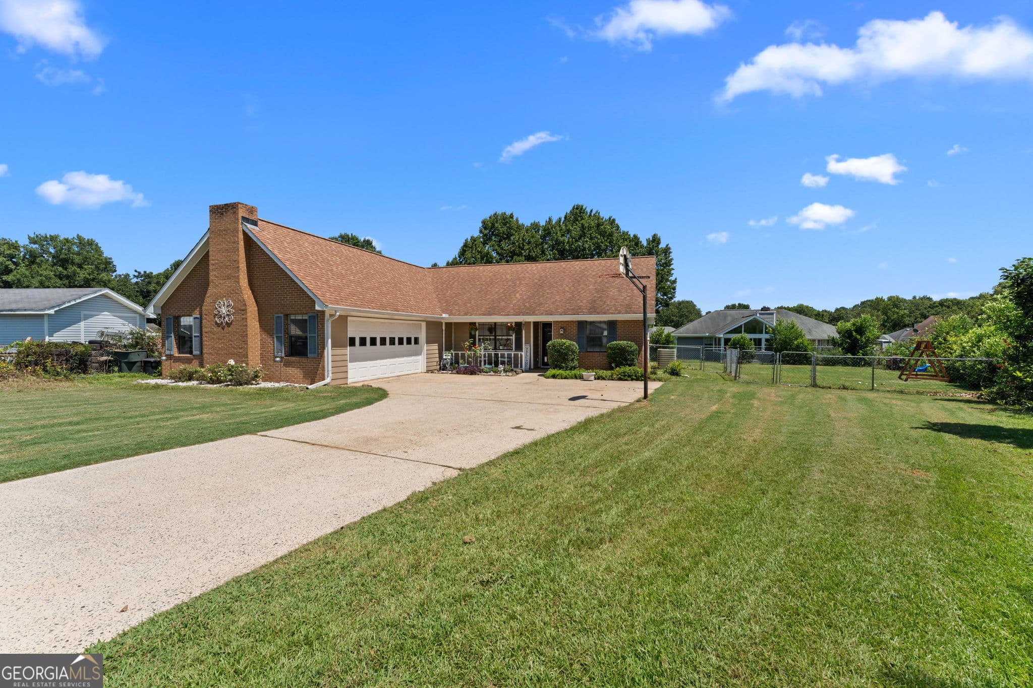 4 bedroom, 2 bathroom, 1,483 sq ft single family residence for sale at 103 Sun Valley Court, Warner Robins, GA 31093 — photo 2
