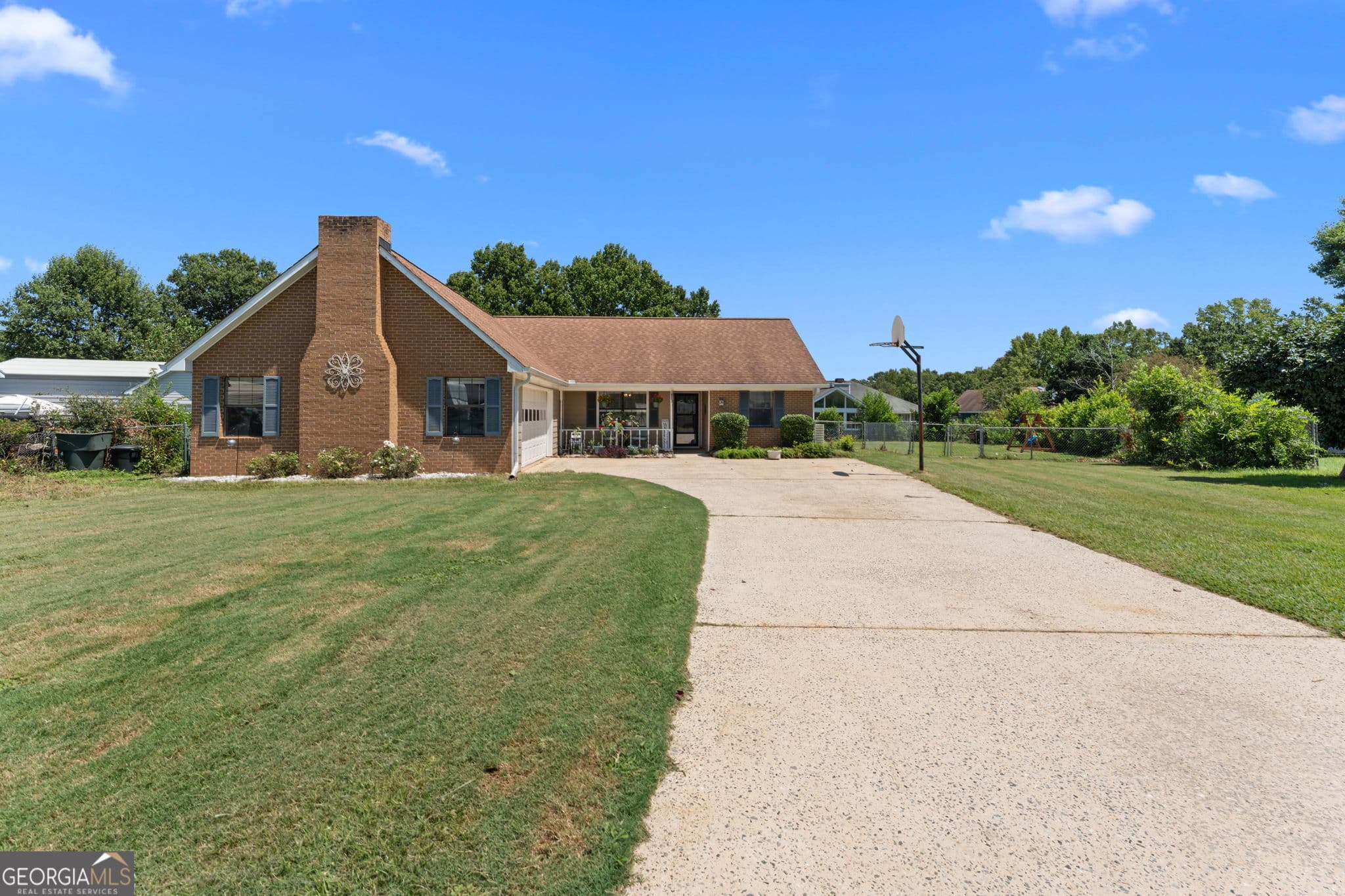 4 bedroom, 2 bathroom, 1,483 sq ft single family residence for sale at 103 Sun Valley Court, Warner Robins, GA 31093