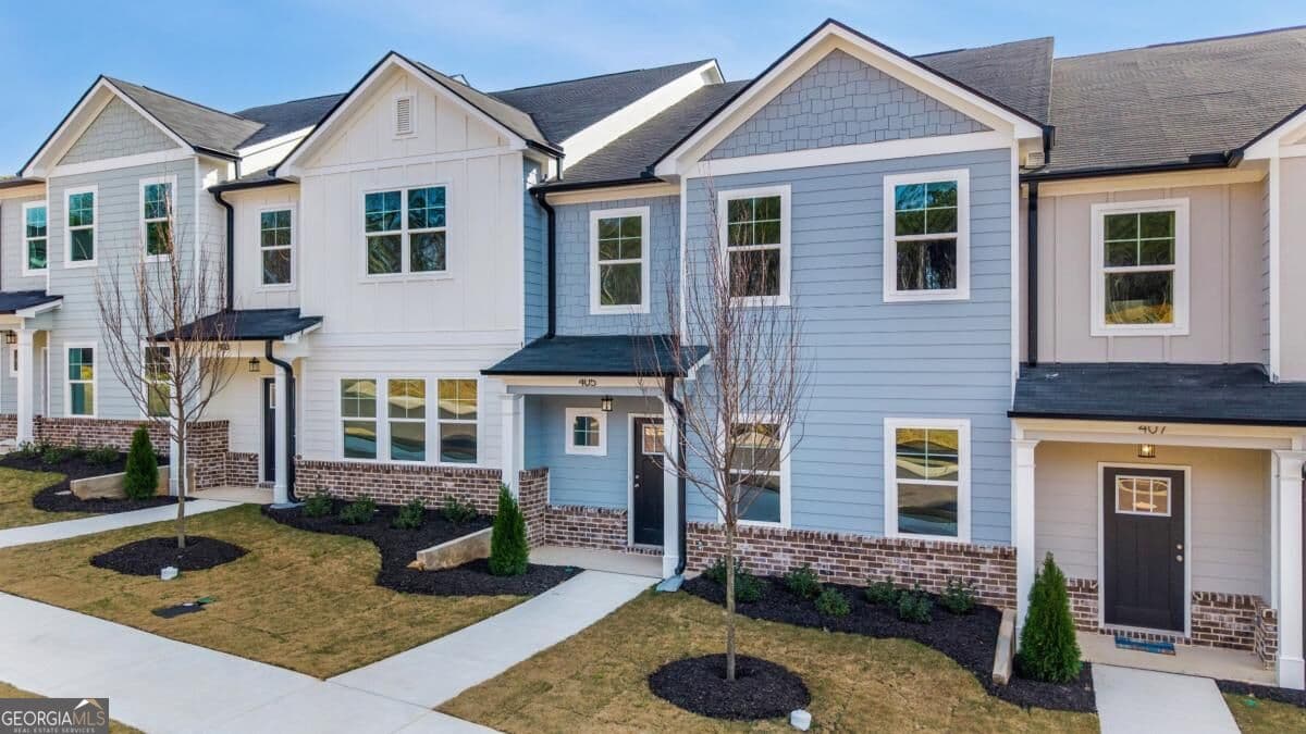 3 bedroom, 2.5 bathroom townhouse for sale at 405 Whitehorse Way, Conyers, GA 30094 — photo 2