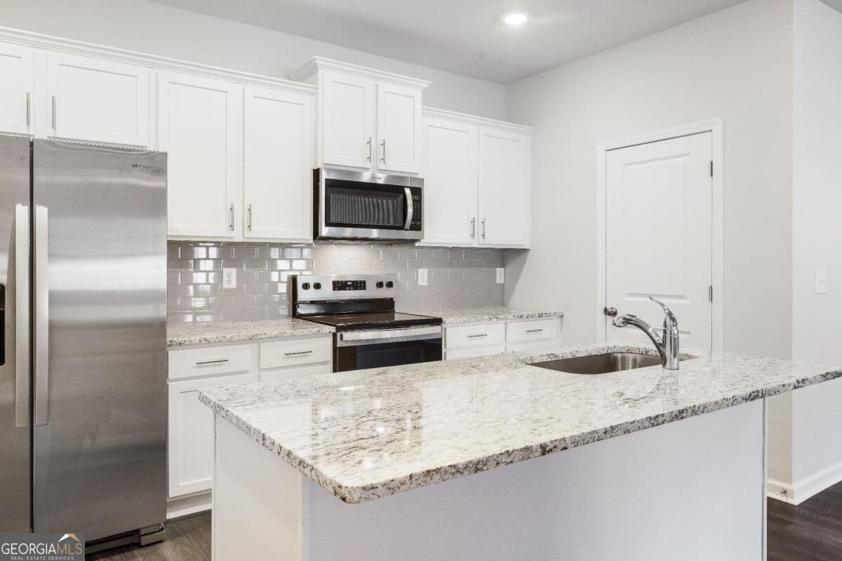 3 bedroom, 2.5 bathroom townhouse for sale at 405 Whitehorse Way, Conyers, GA 30094 — photo 6