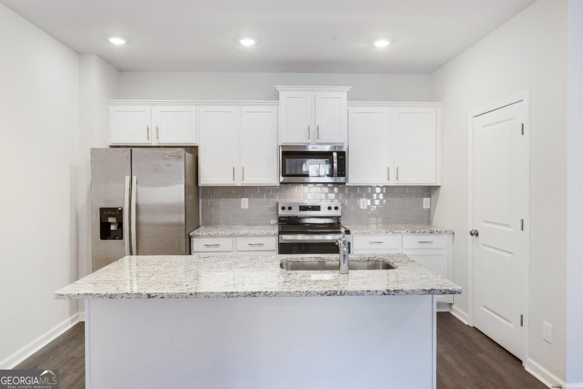 3 bedroom, 2.5 bathroom townhouse for sale at 405 Whitehorse Way, Conyers, GA 30094 — photo 7