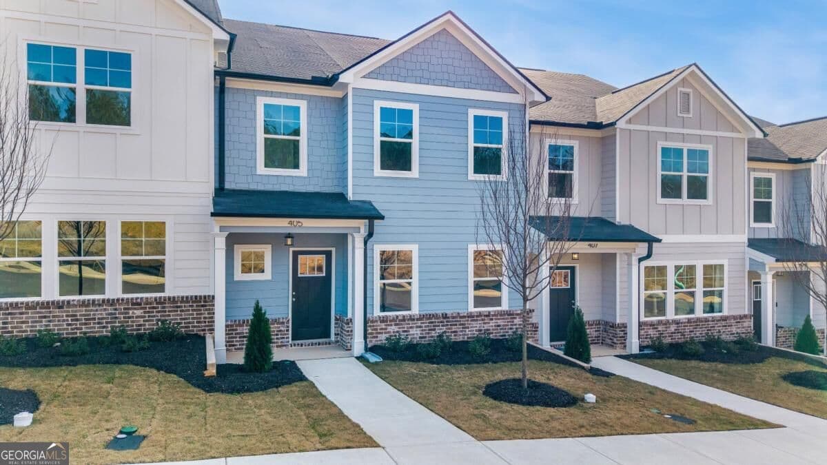 3 bedroom, 2.5 bathroom townhouse for sale at 405 Whitehorse Way, Conyers, GA 30094 — photo 3