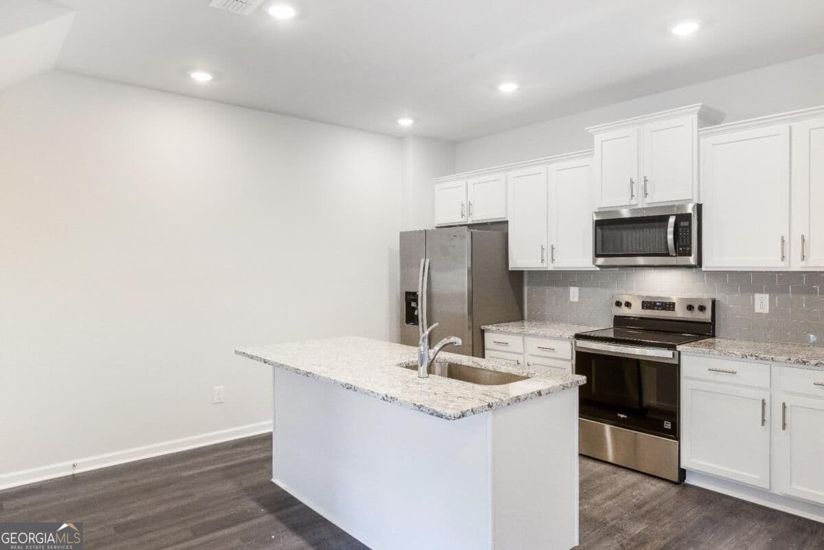 3 bedroom, 2.5 bathroom townhouse for sale at 405 Whitehorse Way, Conyers, GA 30094 — photo 5