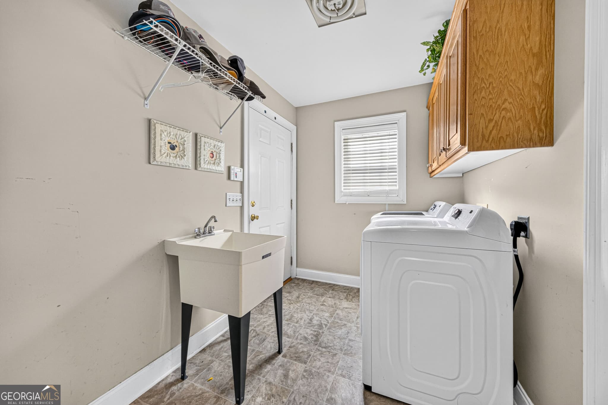 3 bedroom, 2.5 bathroom, 1,839 sq ft single family residence for sale at 223 Stonebrook Drive, Demorest, GA 30535 — photo 4