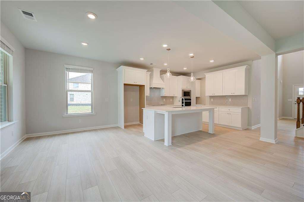 5 bedroom, 4.5 bathroom, 3,699 sq ft single family residence for sale at 709 Dunlake Way, Locust Grove, GA 30248 — photo 7