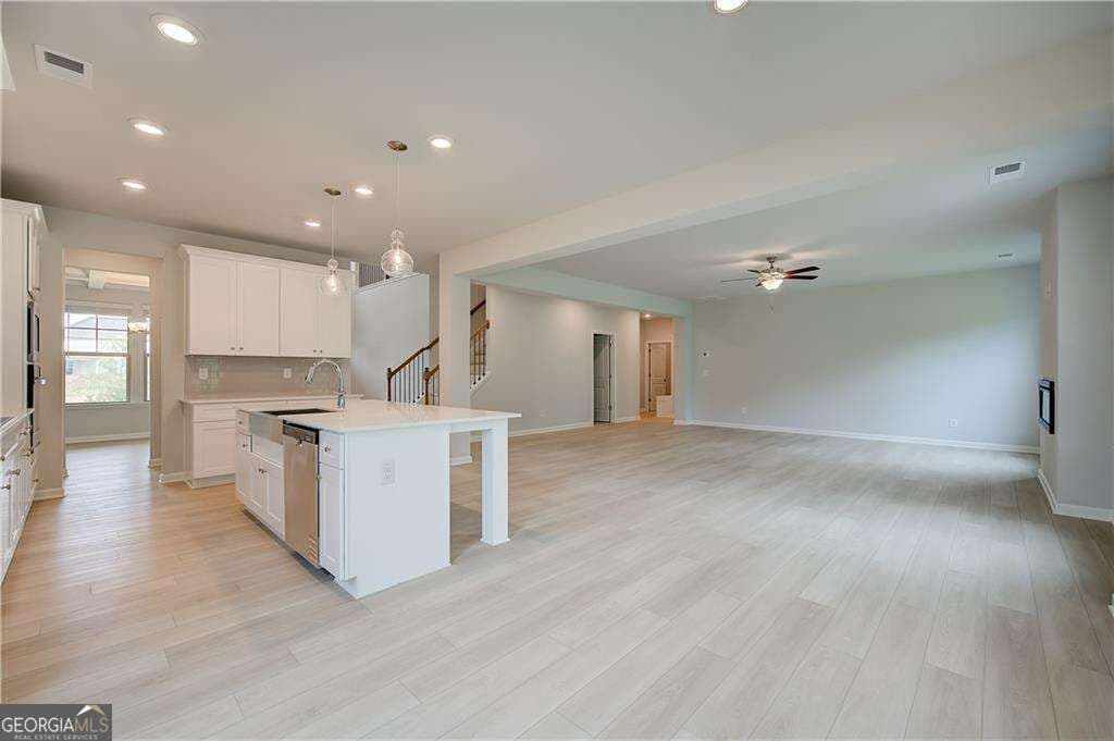 5 bedroom, 4.5 bathroom, 3,699 sq ft single family residence for sale at 709 Dunlake Way, Locust Grove, GA 30248 — photo 10