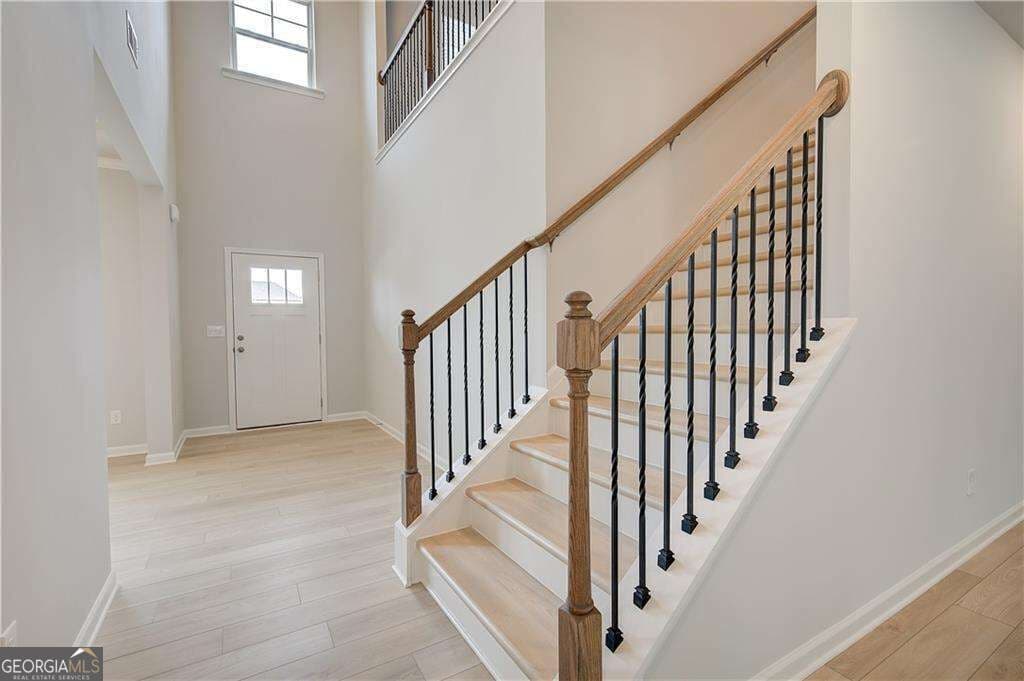5 bedroom, 4.5 bathroom, 3,699 sq ft single family residence for sale at 709 Dunlake Way, Locust Grove, GA 30248 — photo 4