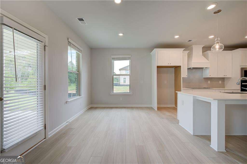 5 bedroom, 4.5 bathroom, 3,699 sq ft single family residence for sale at 709 Dunlake Way, Locust Grove, GA 30248 — photo 8