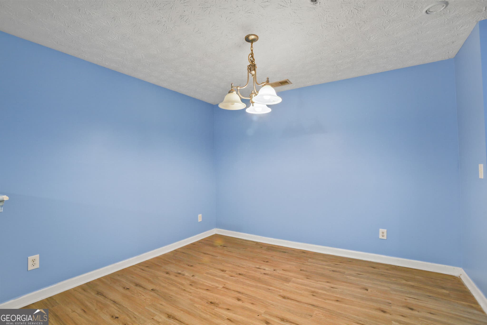 3 bedroom, 2 bathroom condominium for rent at 12203 Fairington Ridge Circle, Lithonia, GA 30038 for $1,800 a month — photo 3