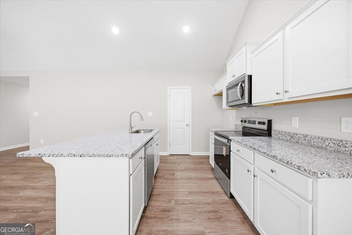 4 bedroom, 3 bathroom, 1,719 sq ft single family residence for sale at 118 Allan Green Drive, Gray, GA 31032 — photo 6