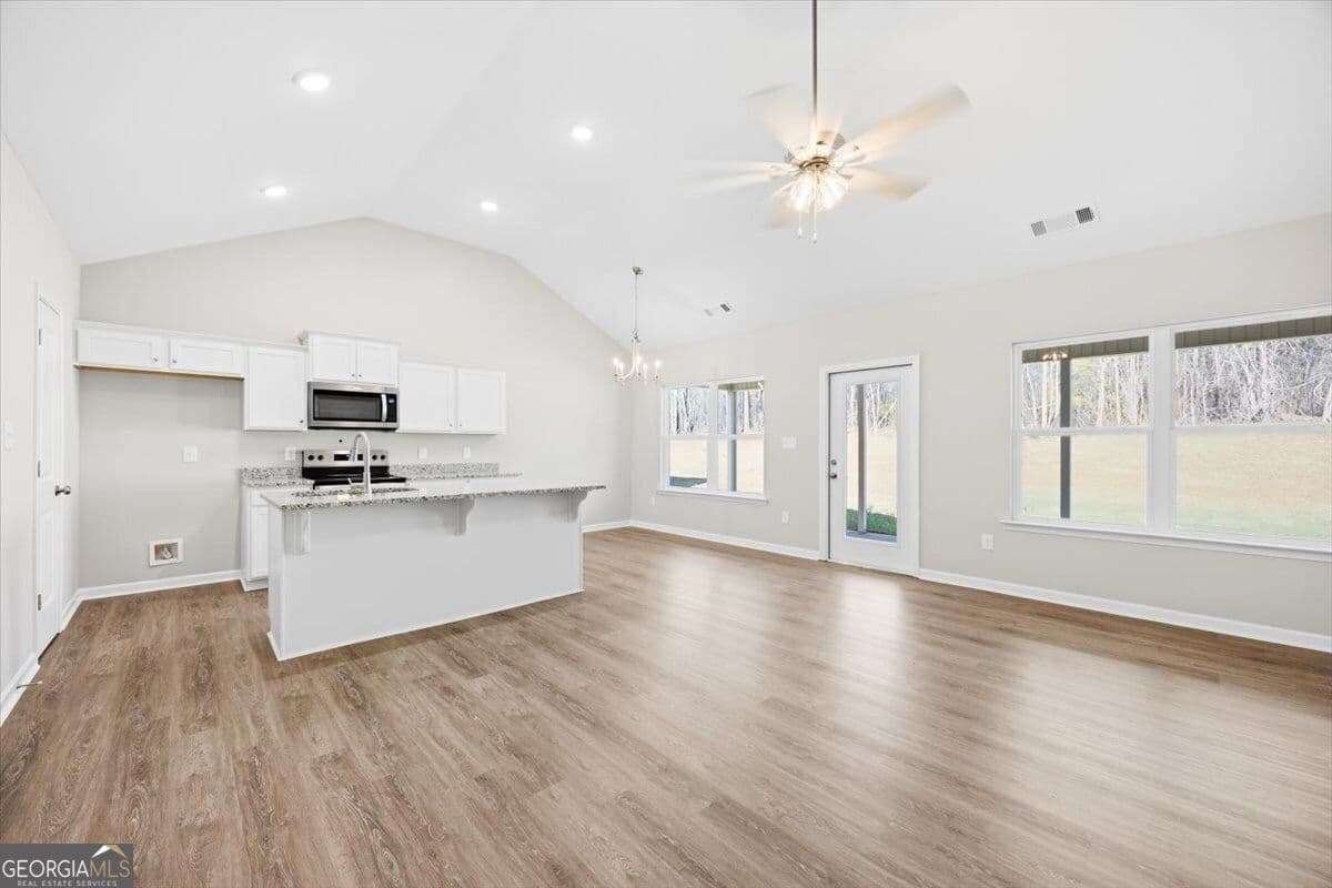 4 bedroom, 3 bathroom, 1,719 sq ft single family residence for sale at 118 Allan Green Drive, Gray, GA 31032 — photo 4