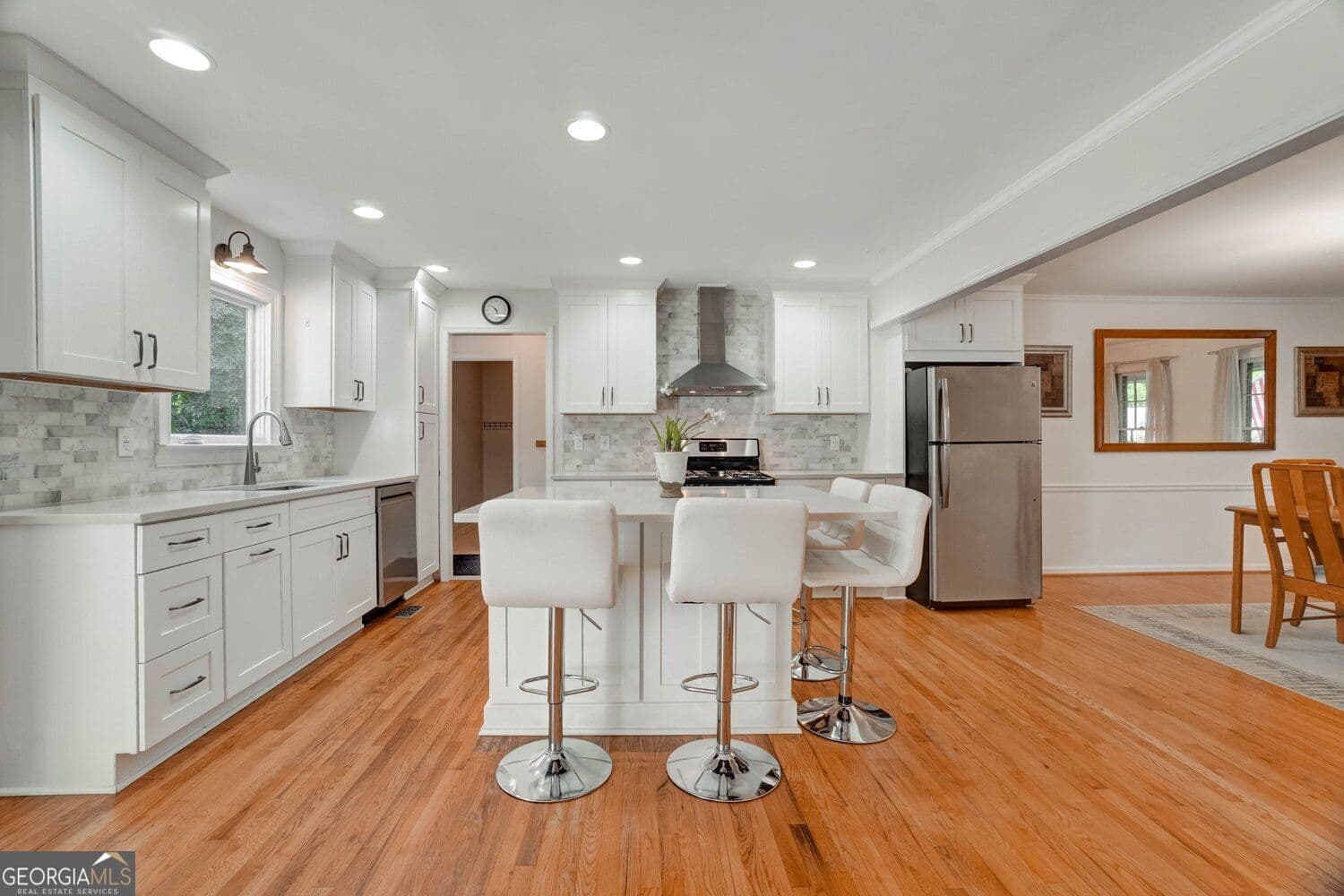 4 bedroom, 2.5 bathroom, 2,356 sq ft single family residence for rent at 295 Oakmere Road, Alpharetta, GA 30009 for $4,250 a month — photo 2