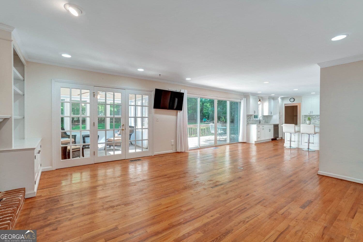 4 bedroom, 2.5 bathroom, 2,356 sq ft single family residence for rent at 295 Oakmere Road, Alpharetta, GA 30009 for $4,250 a month — photo 3