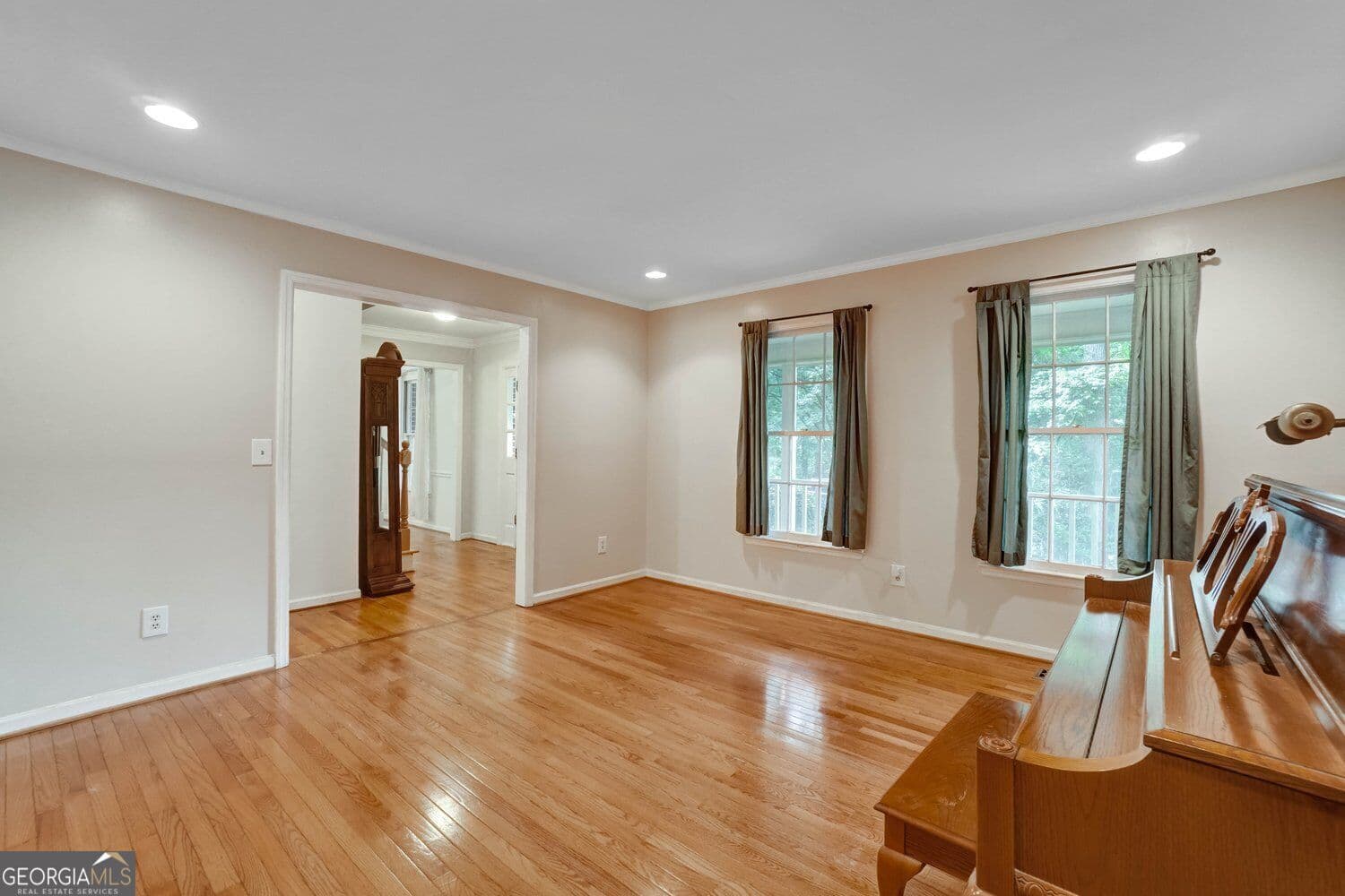 4 bedroom, 2.5 bathroom, 2,356 sq ft single family residence for rent at 295 Oakmere Road, Alpharetta, GA 30009 for $4,250 a month — photo 8