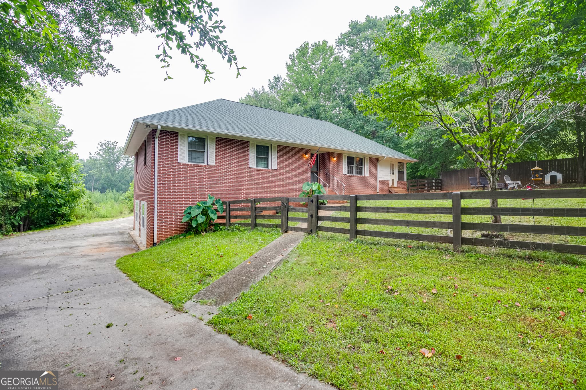 4 bedroom, 2 bathroom, 2,135 sq ft single family residence for sale at 3845 Level Grove Road, Cornelia, GA 30531 — photo 2
