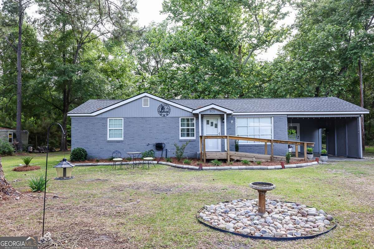 2 bedroom, 1 bathroom, 943 sq ft single family residence sold at 805 N Main Street, Pembroke, GA 31321