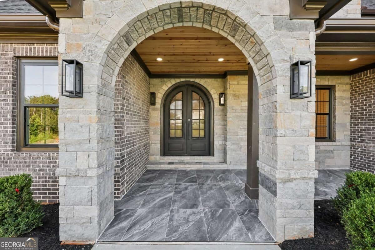 5 bedroom, 5.5 bathroom, 6,673 sq ft single family residence for rent at 6222 Bridgewood Drive, Buford, GA 30518 for $10,000 a month — photo 3