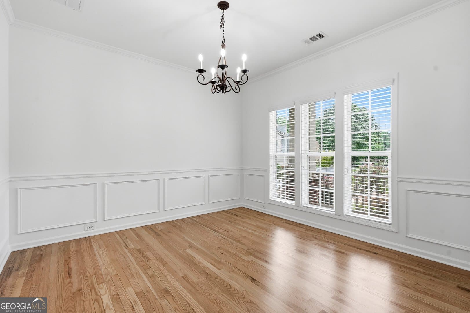 6 bedroom, 3.5 bathroom, 3,844 sq ft single family residence for sale at 2780 Lansing Lane, Cumming, GA 30041 — photo 7