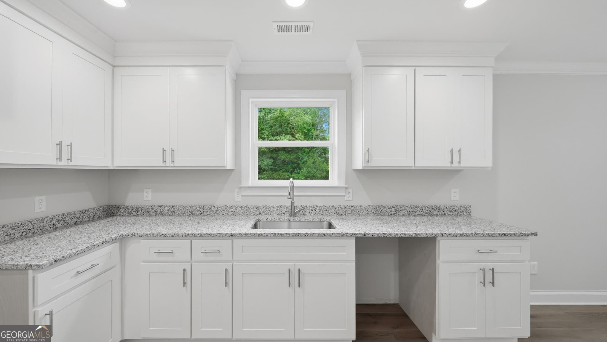 3 bedroom, 2.5 bathroom, 2,735 sq ft single family residence for sale at 8076 Abraham Lane, Ooltewah, TN 37363 — photo 10