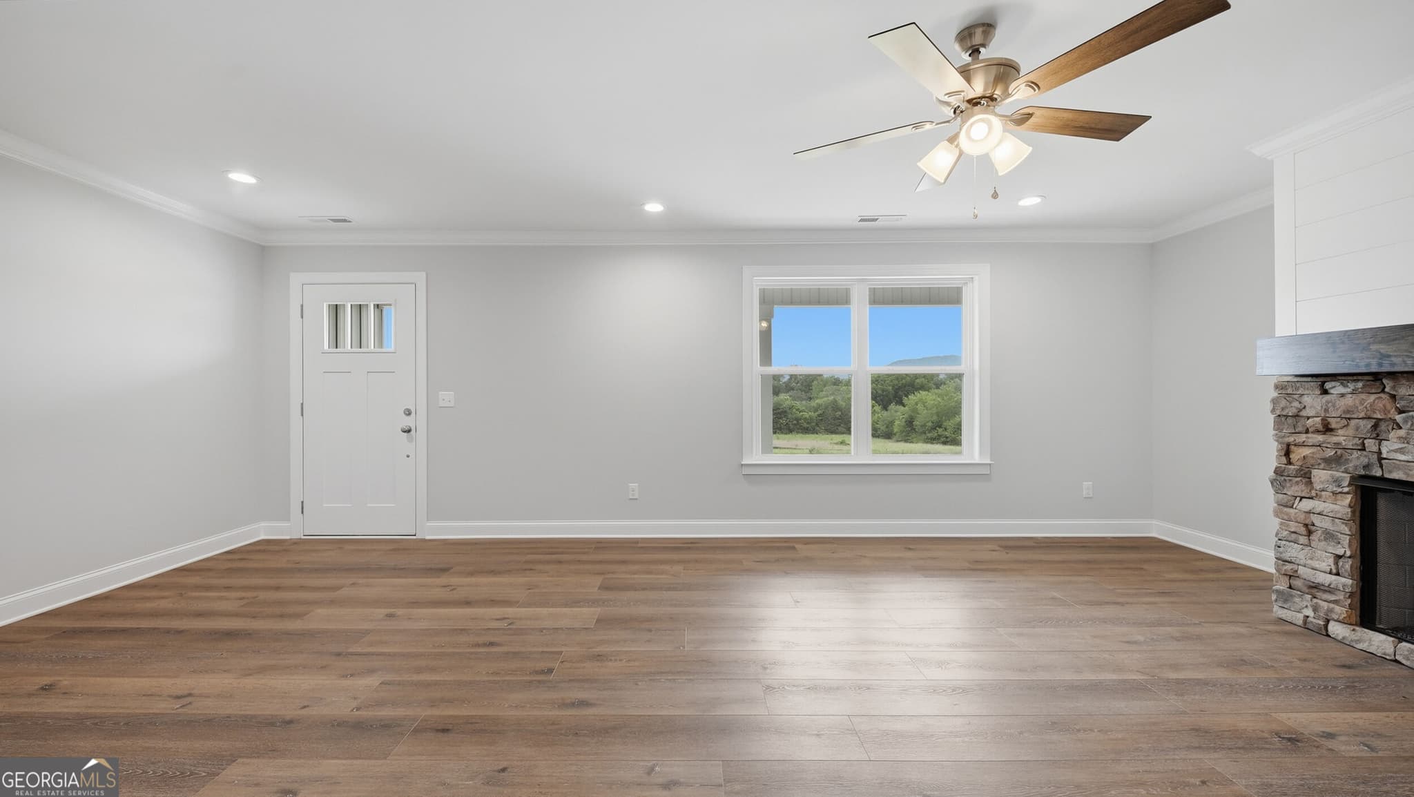 3 bedroom, 2.5 bathroom, 2,735 sq ft single family residence for sale at 8076 Abraham Lane, Ooltewah, TN 37363 — photo 4
