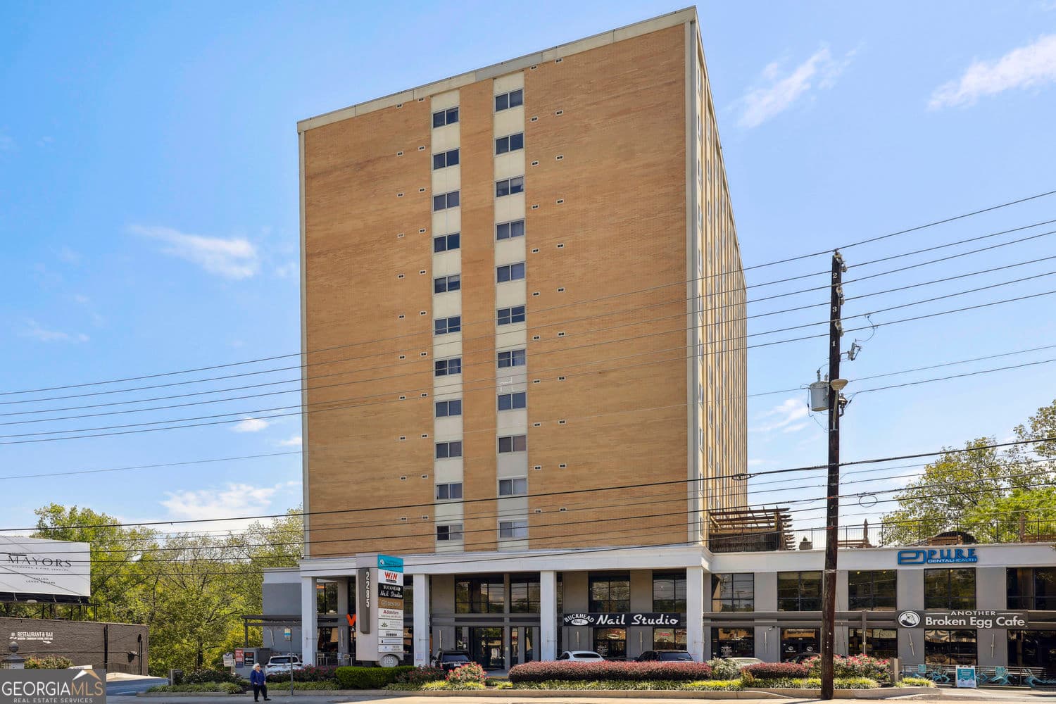 1 bedroom, 1 bathroom, 1,406 sq ft condominium for sale at 2285 Peachtree Road 404, Atlanta, GA 30309 — photo 2