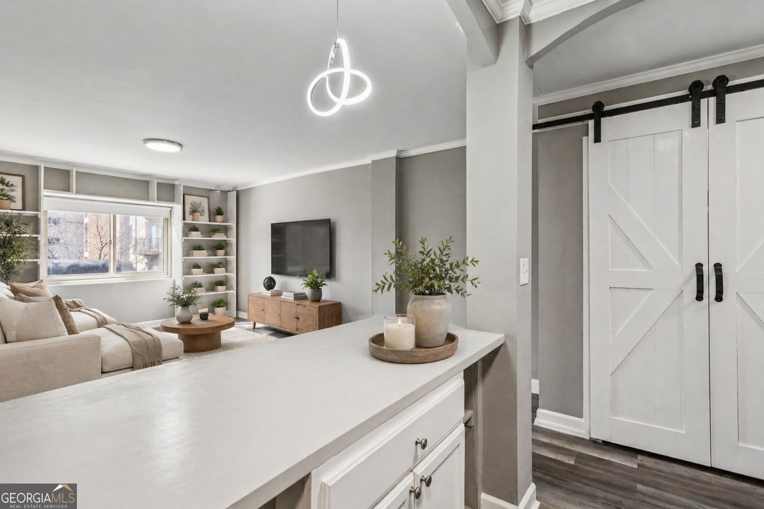 1 bedroom, 1 bathroom, 1,406 sq ft condominium for sale at 2285 Peachtree Road 404, Atlanta, GA 30309 — photo 3
