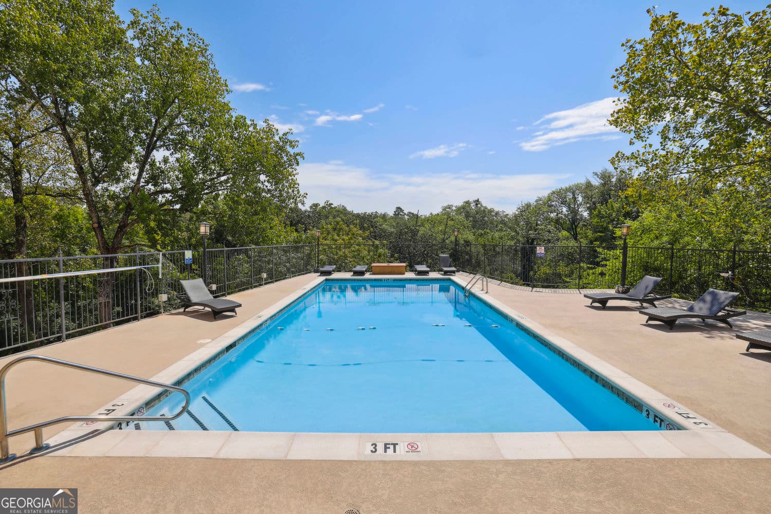 1 bedroom, 1 bathroom, 1,406 sq ft condominium for sale at 2285 Peachtree Road 404, Atlanta, GA 30309 — photo 10