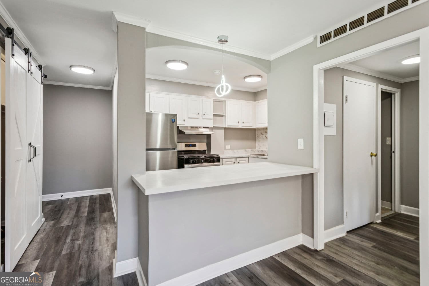 1 bedroom, 1 bathroom, 1,406 sq ft condominium for sale at 2285 Peachtree Road 404, Atlanta, GA 30309 — photo 4
