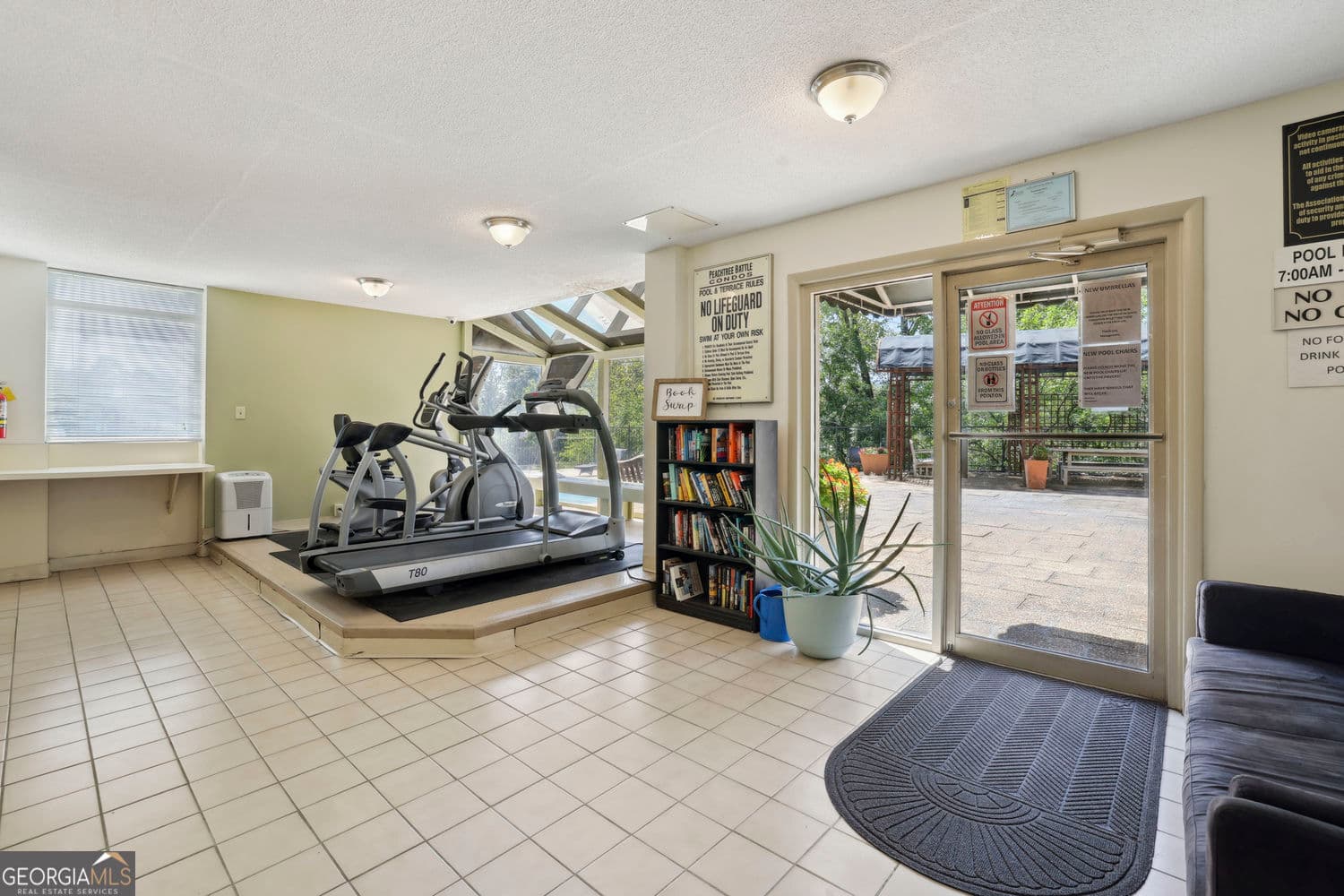 1 bedroom, 1 bathroom, 1,406 sq ft condominium for sale at 2285 Peachtree Road 404, Atlanta, GA 30309 — photo 8