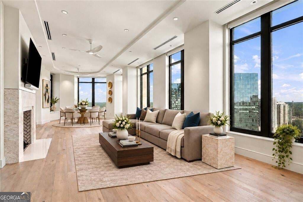 3 bedroom, 3.5 bathroom condominium for sale at 3376 Peachtree Road 34A, Atlanta, GA 30326 — photo 7