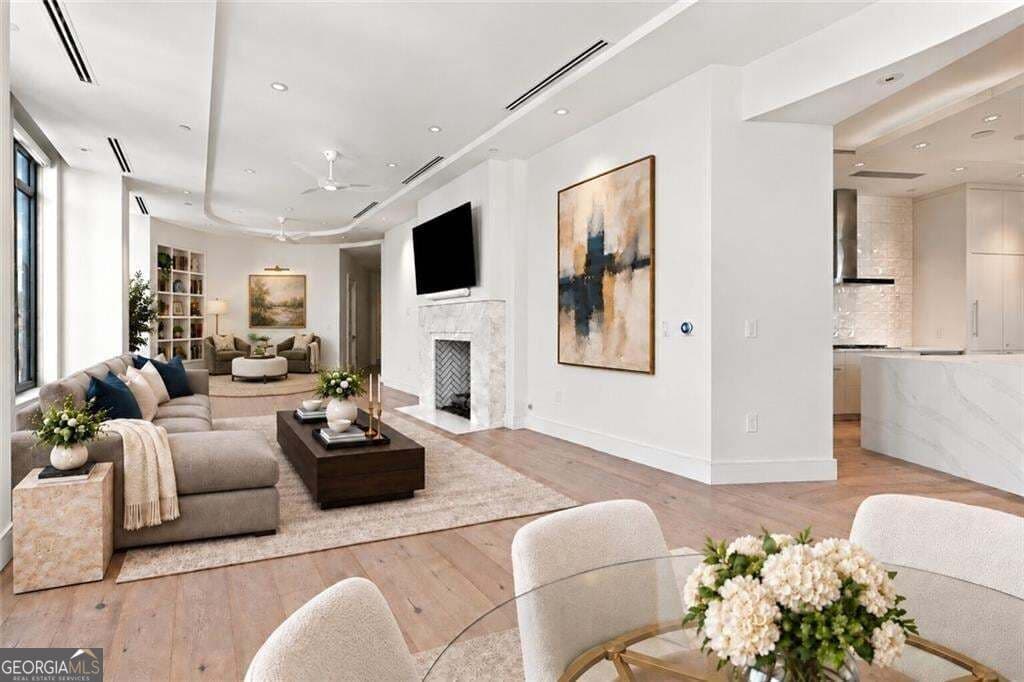 3 bedroom, 3.5 bathroom condominium for sale at 3376 Peachtree Road 34A, Atlanta, GA 30326 — photo 5